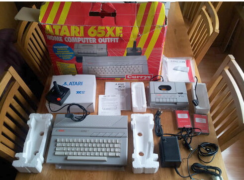 ATARI 65XE HOME COMPUTER OUTFIT